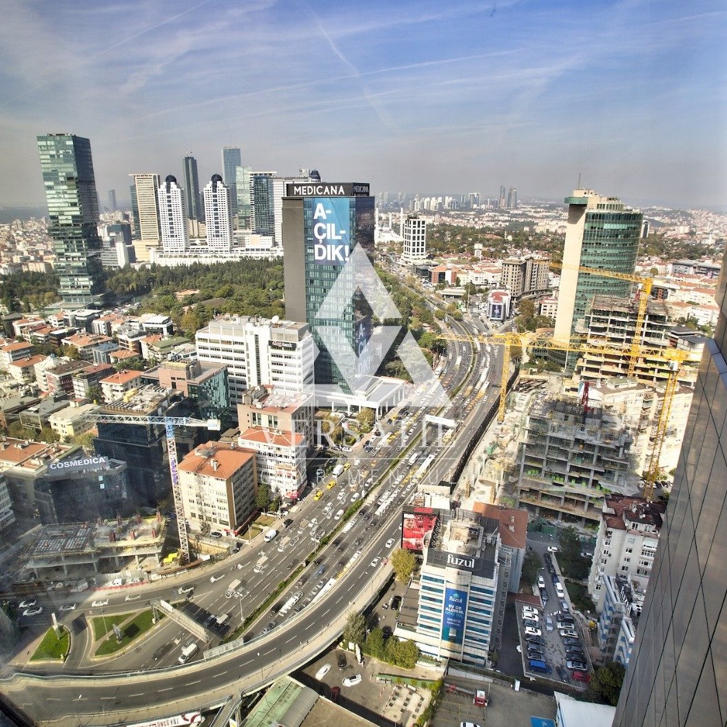 İstanbul’un en merkezi noktası olan Zincirlikuyu’da bulunan Çiftçi Towers’ta olağanüstü boğaz ve şehir manzaralı, ferah, muhteşem, kiralık, lüks daire.