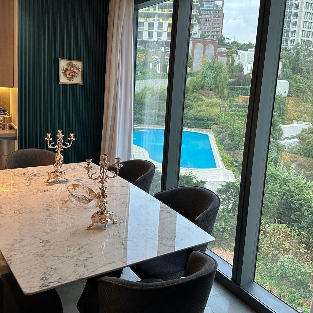 Luxury flat for sale in Şişli Sinpaş Queen Bomonti, the address of elite life, with double facades, corner location, offering a spacious and bright living space.